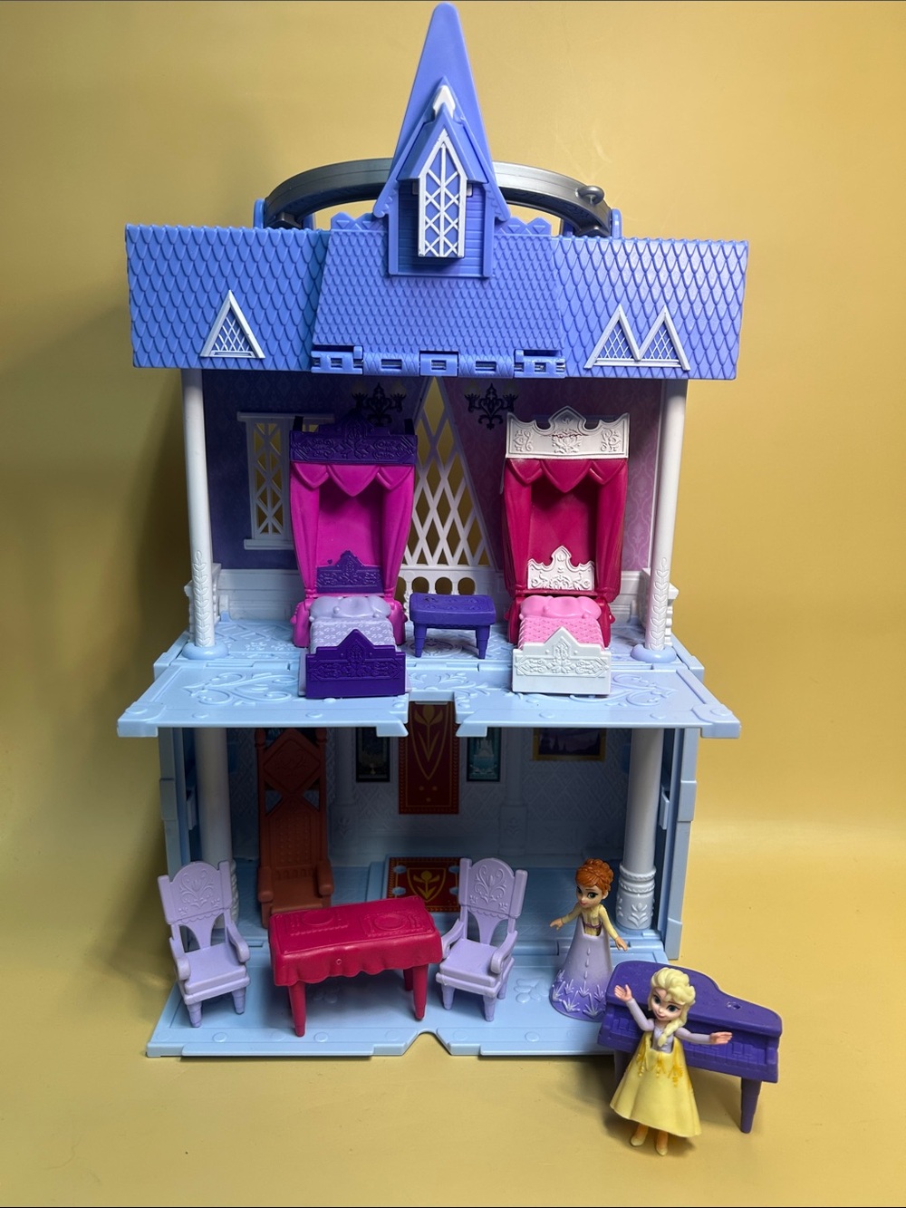 Disney Frozen 2 Portable Pop-up Arendelle Castle Playset, Includes Elsa and Anna